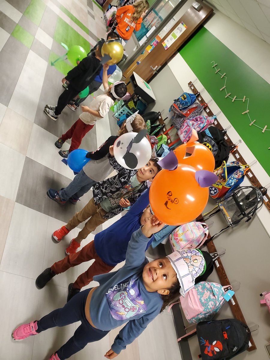 MrsDanas_CPE's tweet photo. Our very own Thanksgiving Parade! #cpeleaders #lplegacy https://t.co/nb4itRAqKb