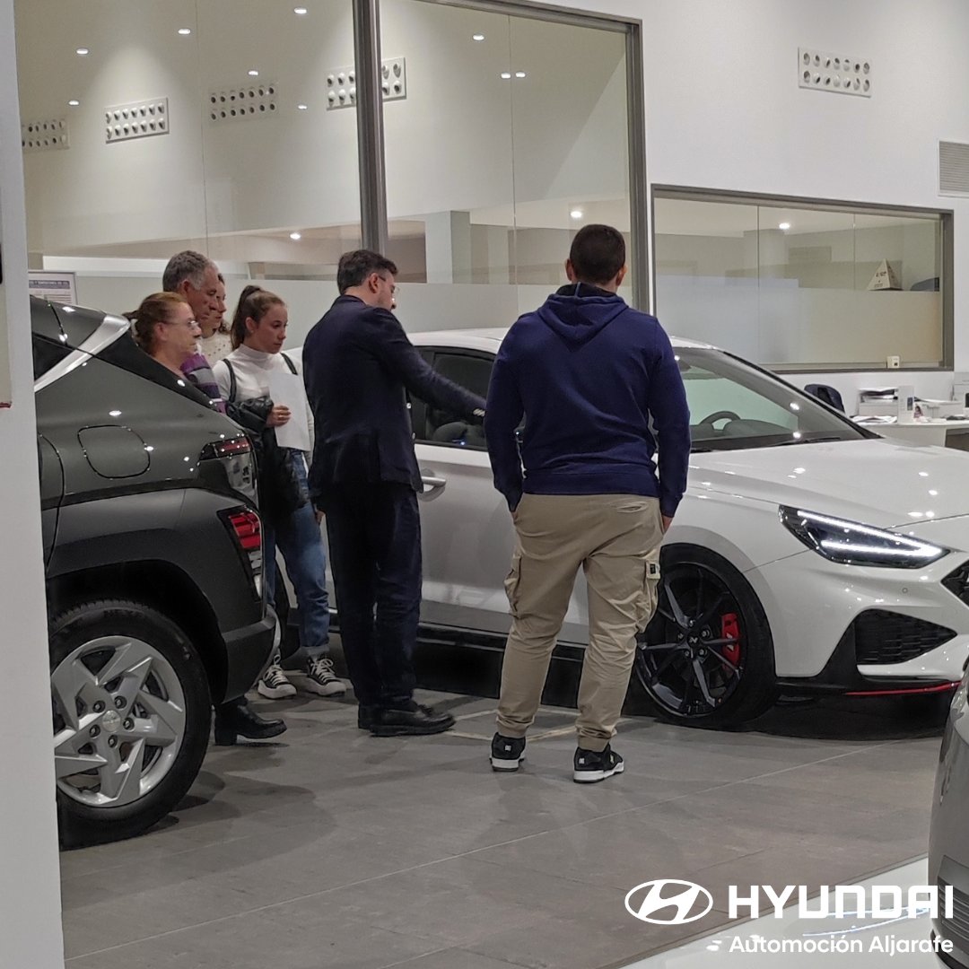 AutoAljarafe's tweet photo. 🌟 En nuestro concesionario, cada cliente es nuestra prioridad.
🤝 Experimenta un servicio al cliente excepcional.
🚗 Desde la selección de tu #Hyundai hasta el mantenimiento.
👍 Únete a la familia de #AutomociónAljarafe
📍¡Te esperamos en nuestras instalaciones! https://t.co/fopHH1V4aZ