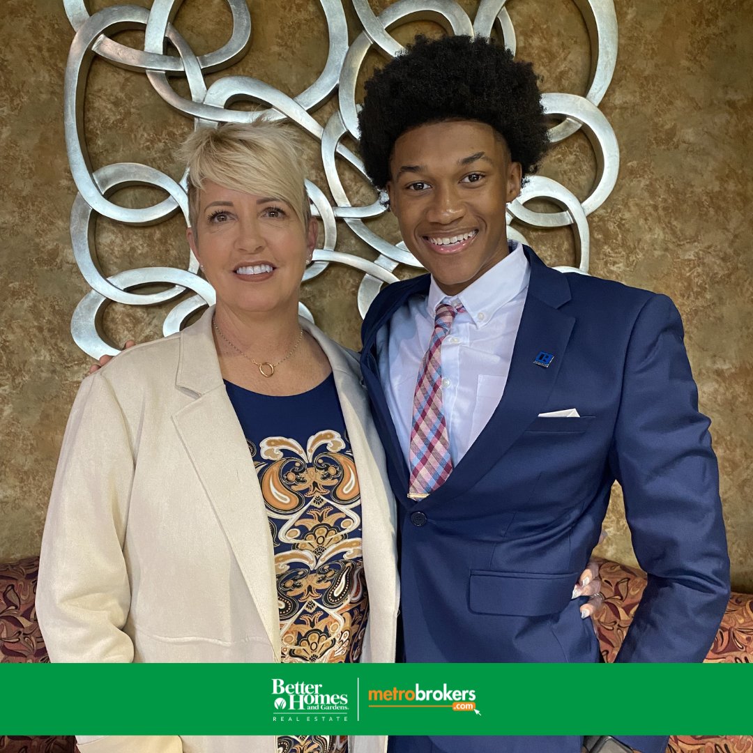MetroBrokers's tweet photo. Congratulations to Bryant on his first closing! 🙌✨
#MetroBrokers #FirstClosing #RealEstate #Xcelerater https://t.co/QSU1Mh8iLI