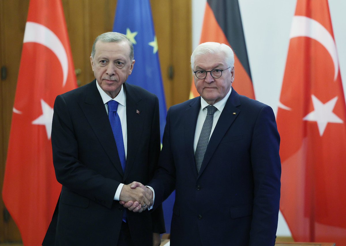 mervexbrn's tweet photo. Recep Tayyip Erdoğan Almanya’ya hoş gelmiş sefa getirmiş. 

Bir Gurbetçi olarak SENİNLEYİM REİS ❤️

"Erdoğan Almanya" https://t.co/GGWCON1Cup