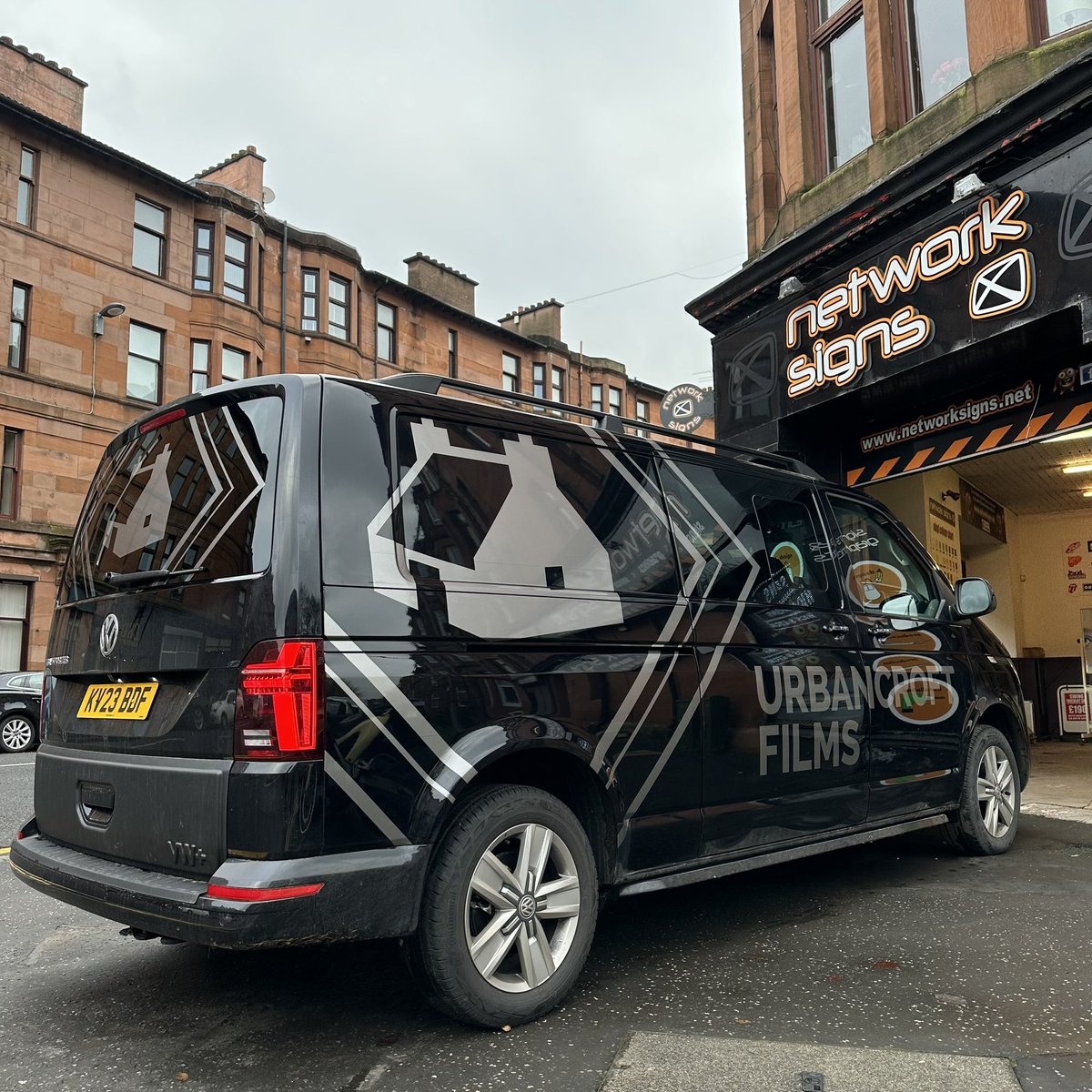 networksigns's tweet photo. Last install of the week for us.
Large Splash graphics for 
@UrbancroftFilms this morning in Metallic Aluminium Vinyl 👌
Thanks to Martyn as always for his business 🤝 #networksigns #vehiclegraphics https://t.co/10kclfQ0yv