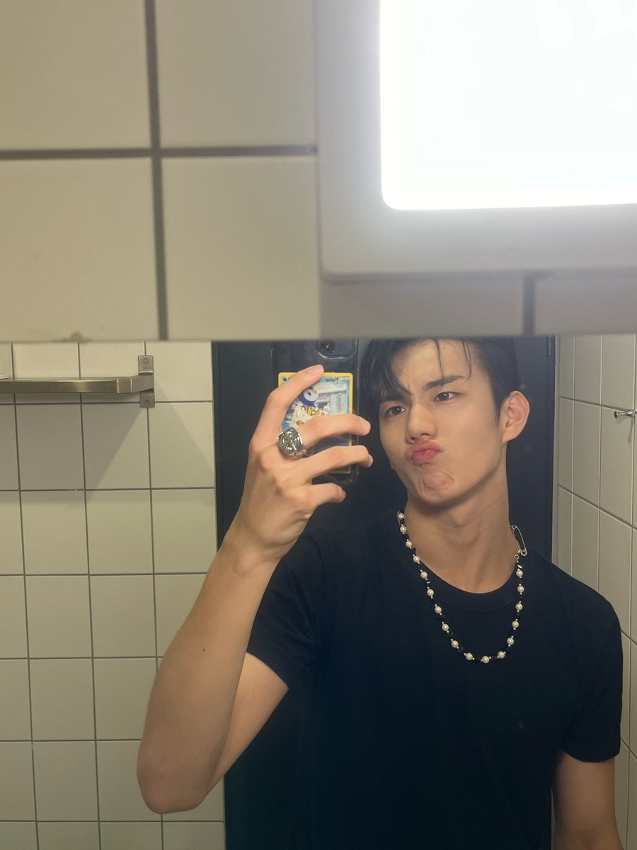 귀여운 팽도리 찾음🐧❄️😗😙

#P1Harmony #INTAK