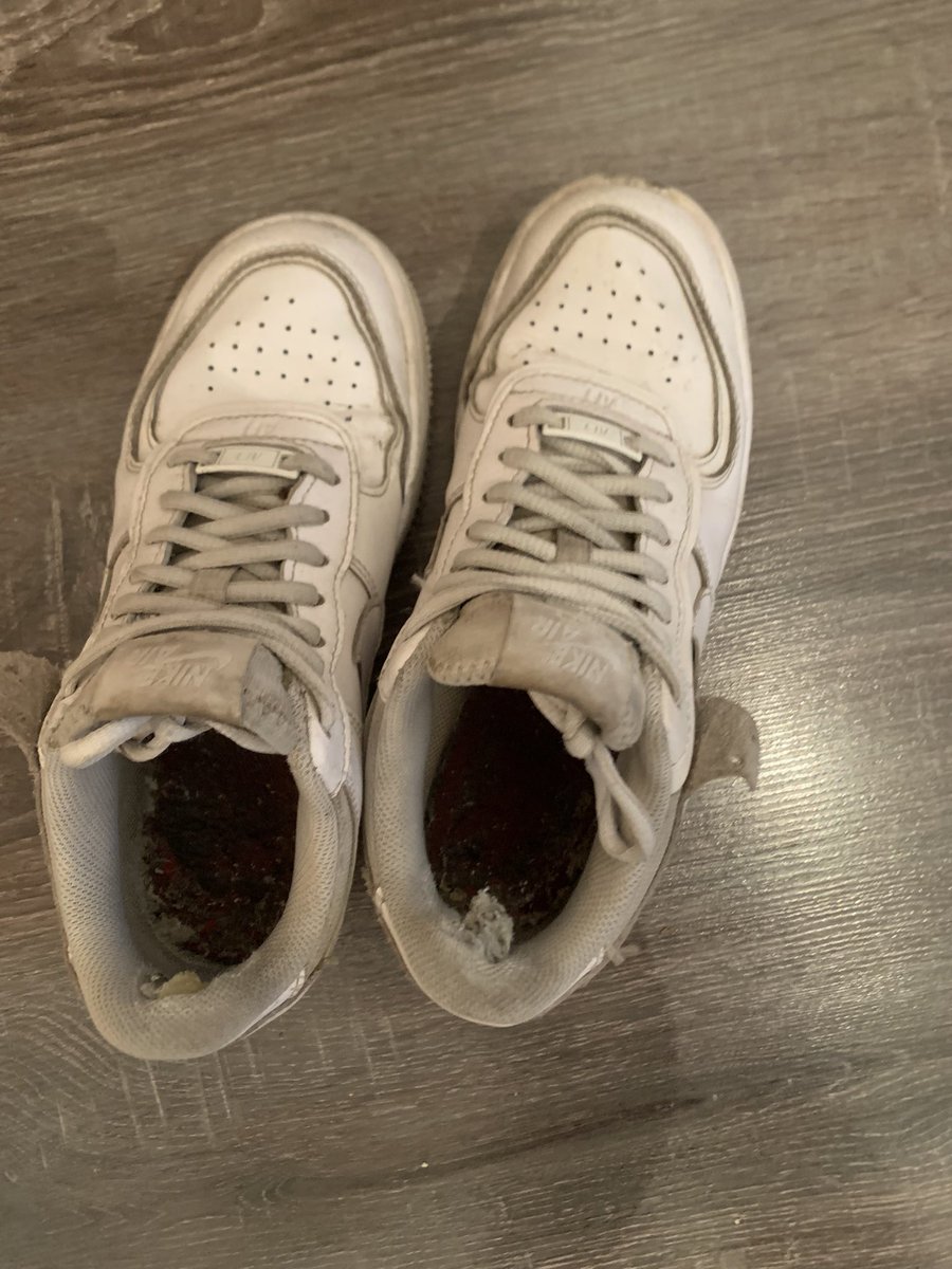 Sockenherrrin's tweet photo. Wer zahlt mir neue Schuhe und kriegt dafür meine alten 😈☺️ https://t.co/fVplNU48fL