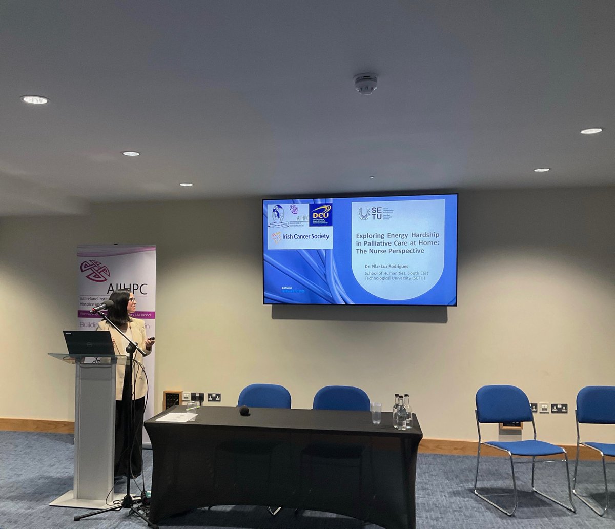 Dr. @pilar_rodrigues, on behalf of the @EHPCHproject team, presented the paper “Exploring Energy Hardship in Palliative Care at Home: The Nurse Perspective”. #EAPCpublichealth @AIIHPC