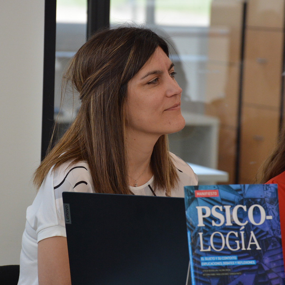 PsicoUNLP's tweet photo. 📚Se presentó el libro “Psicología, el sujeto y su contexto. Explicaciones, debates y reflexiones” con la presencia de la Lic. Victoria Fabbi, Lic. Maia Lescano y Lic. Vanesa Piatti y la participación de la Profesora Paula Cardós en el #CIPSI #CongresoPsicologia #PsicoUNLP https://t.co/3tDiUDQDwr