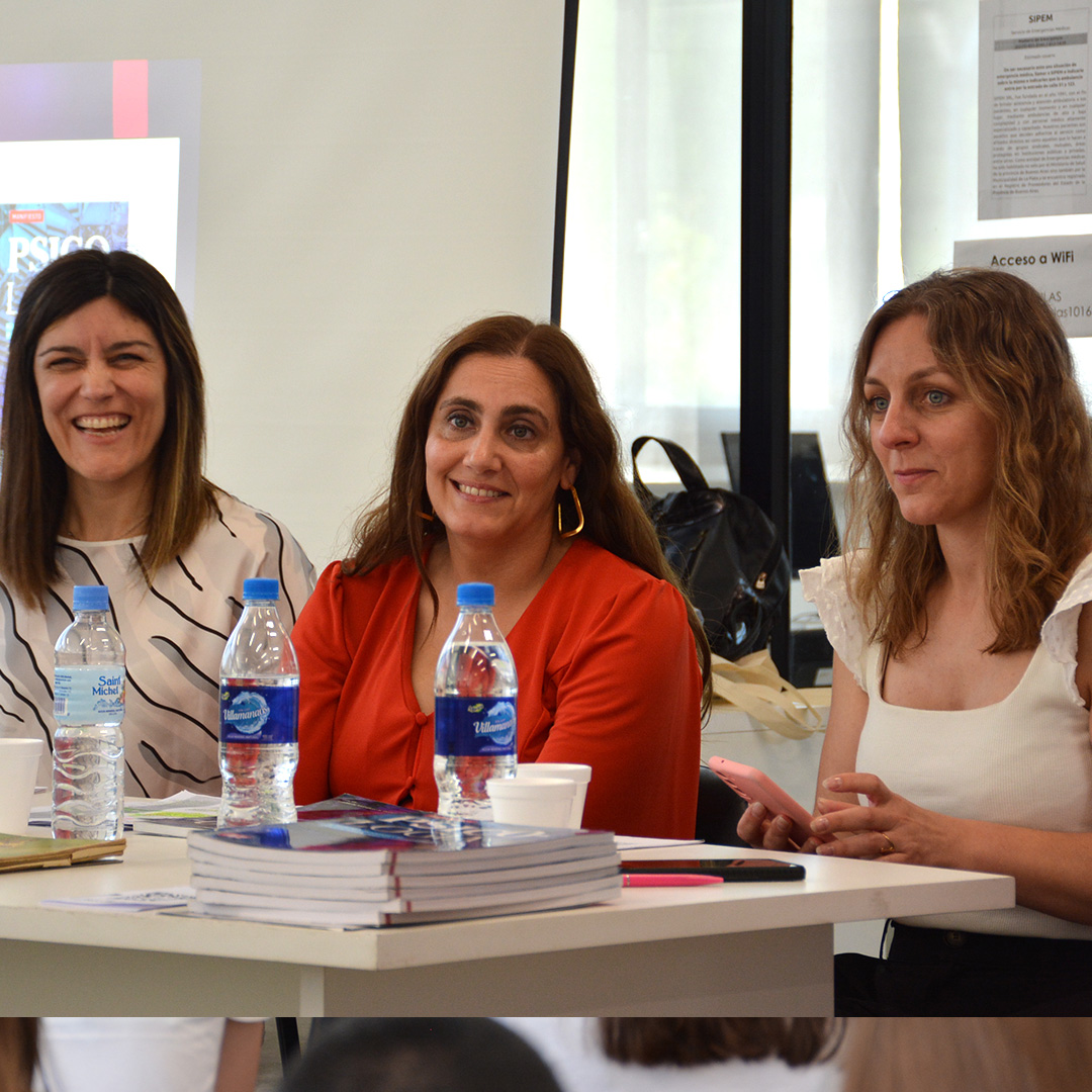 PsicoUNLP's tweet photo. 📚Se presentó el libro “Psicología, el sujeto y su contexto. Explicaciones, debates y reflexiones” con la presencia de la Lic. Victoria Fabbi, Lic. Maia Lescano y Lic. Vanesa Piatti y la participación de la Profesora Paula Cardós en el #CIPSI #CongresoPsicologia #PsicoUNLP https://t.co/3tDiUDQDwr