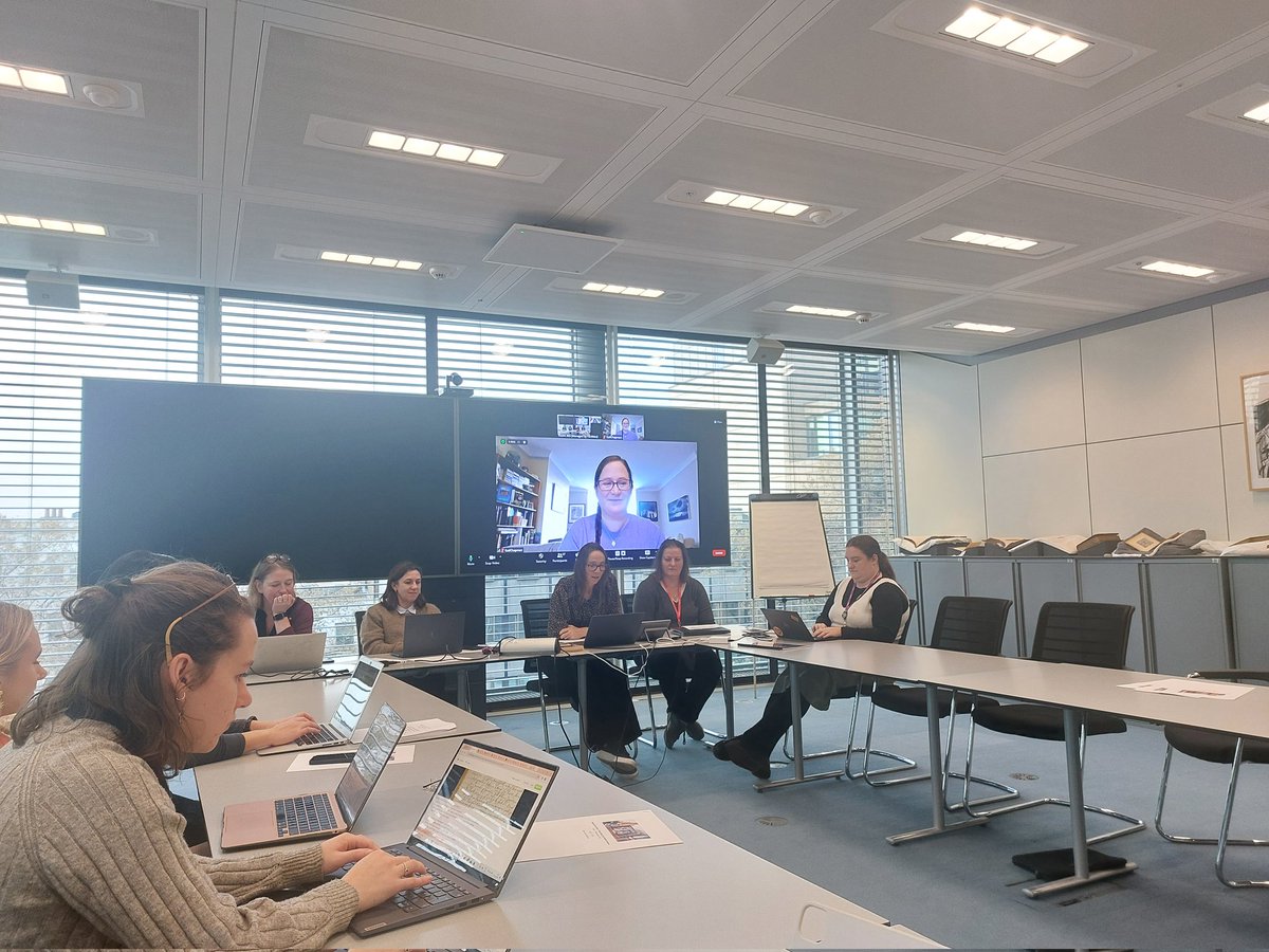 Zoom room hosted by <a href="/ExploreWellcome/">Wellcome Collection</a> and chaired by Gail Chapman from <a href="/RCPmuseum/">RCP museum</a> now open. Having a chat with @profjill_burke Julia Nurse (Wellcome) and Pamela Forde (RCP) to talk about beauty and health.  (Prebooked via eventbrite.) Mix of in person and virtual speakers!