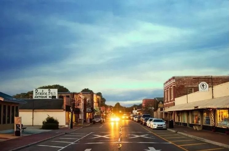 Three decades of trusted service! Ryson Roofing is dedicated to maintaining the integrity of Denham Springs roofs. We've got your back, no matter the weather.

#Storms #StormDamage #Weather #Louisiana #DenhamSprings #HomeOwners #RoofDamage #RoofReplacement #LocalBusiness