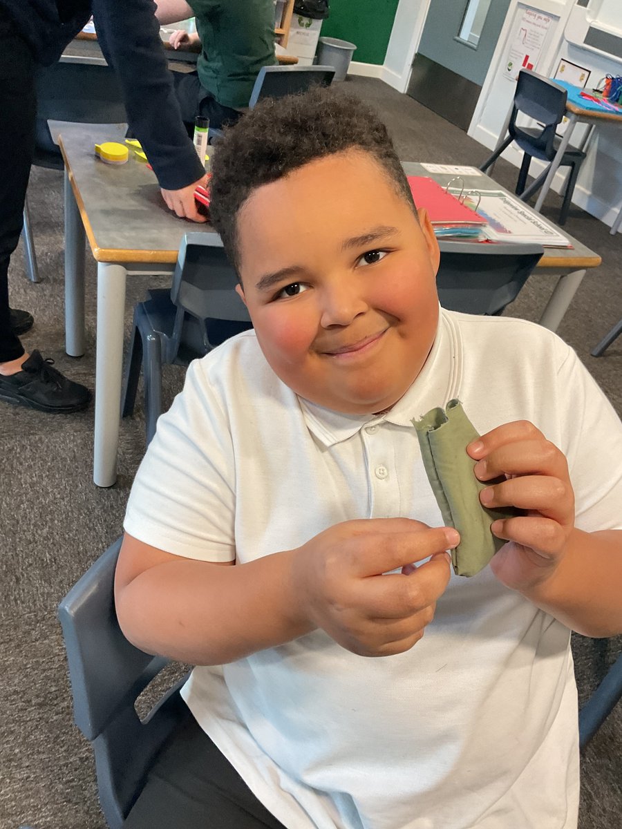 Bridgeview_Hull's tweet photo. #ClassPeace practiced a backstitch, running stitch and an over sew stitch. CH said the running stitch was easier but the backstitch looks better. Great work! 🪡 https://t.co/ZgO1y0Rpr0