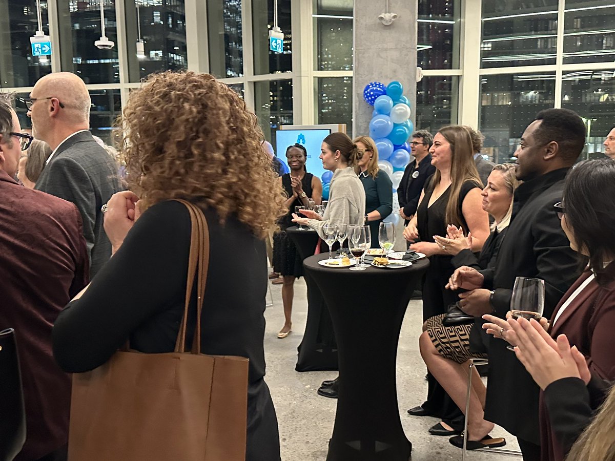 BCeccarelliCAH's tweet photo. Quelle soirée mémorable ! Au plaisir de continuer à travailler tous ensemble pour le bien-être de notre communauté 
@CAHdepuis45ans  #santefr https://t.co/ASKTfFYyNB