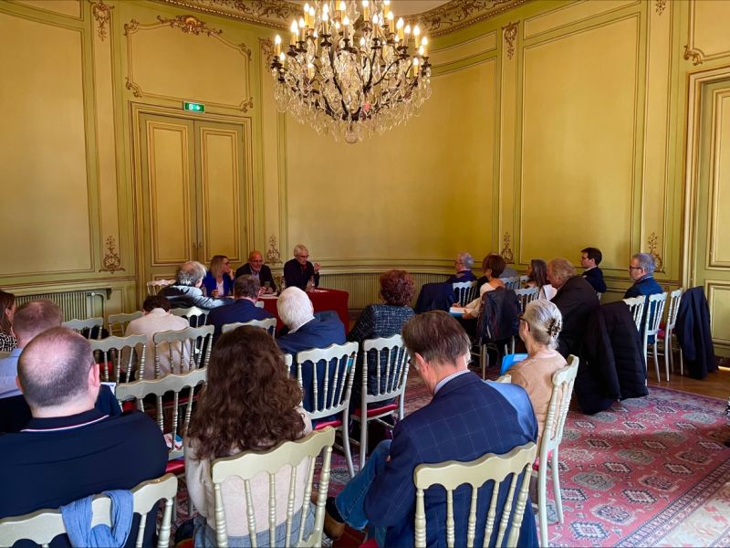 La <a href="/F_N_P_S/">FNPS</a>  se réunit pour son comité directeur du mois de Novembre présidé par Jean-Christophe Raveau.
Plusieurs sujets d’actualité abordés ce matin : aide à la presse, sujets européens, social, états généraux de l'information etc.