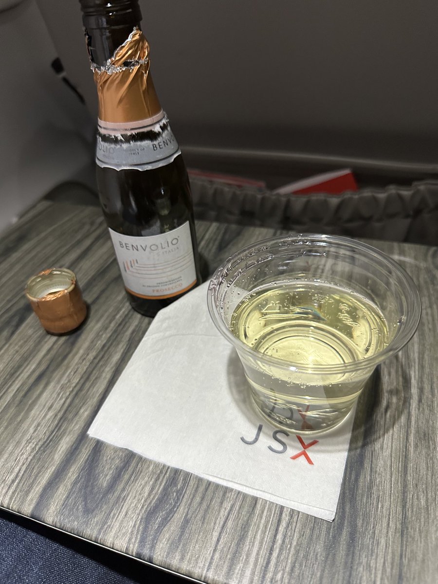 j_mo1414's tweet image. Even tho we ended up at the back of the plane, love traveling via #JSX.