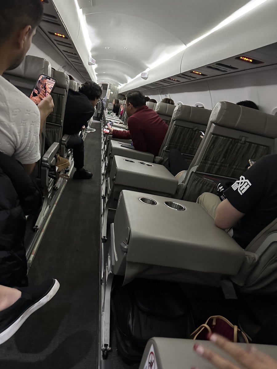 j_mo1414's tweet image. Even tho we ended up at the back of the plane, love traveling via #JSX.