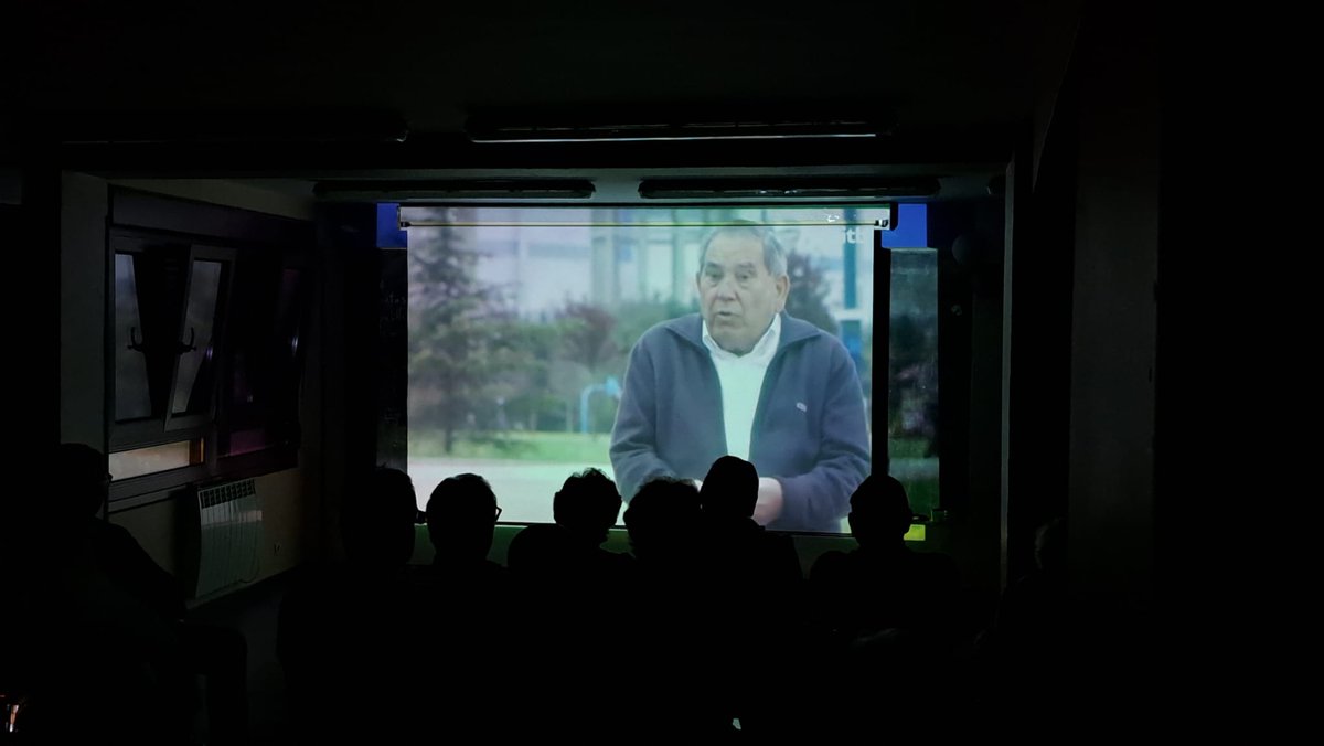 Queremos dar las gracias a tod@s l@s vecin@s que ayer asistieron al homenaje a nuestro compañero Alfredo, luchador incansable por los derechos de los trabajadores y las reivindicaciones del Barrio.
Eskerrik asko Alfredo!!!
#AuzoaEgiten
<a href="/HegoaldeBizirik/">BilbokoHegoaldeaBizirik</a> <a href="/aavvbilbao/">Bilboko AEen Federazioa / Federación AAVVBilbao</a>