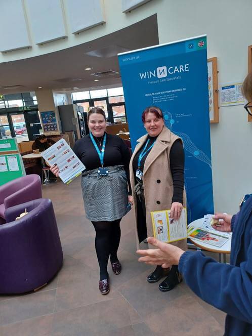 mpftnhs_tvteam's tweet photo. Today our pop up stall has moved to The Redwood Centre in Shrewsbury.

Marianne and Claire are there to chat 💬 with and provide pressure prevention information.

Looks like they are having a productive day 🛑✋🍎
#stopthepressureweek #everycontactcounts #pressureprevention https://t.co/BzE0bBM1nL