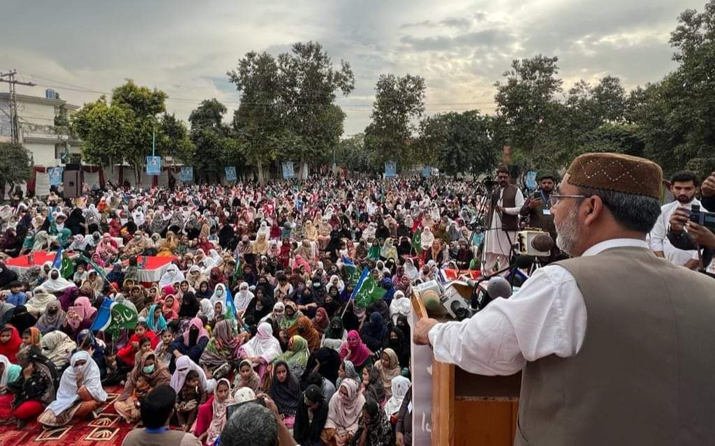 ahad_rehmani's tweet photo. لیہ: راؤ محمد ظفر امیر جماعت اسلامی جنوبی پنجاب جناح گراؤنڈ میں بڑے خواتین کنونشن سے خطاب کر رہے ہیں۔
#pp282 #JamaateIslami #Layyah https://t.co/5oMH8lTsyK