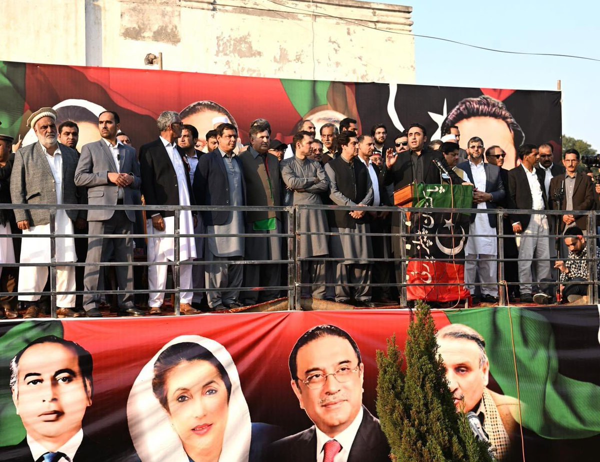 PoonjoM's tweet photo. Mardan main Chairman #BIlawal Bhutto zardari worker convention sy khitab kar rahi hin.
Up coming 8 feb 2024 election P.M Jeeyala hoga . https://t.co/NrT0sXZGse