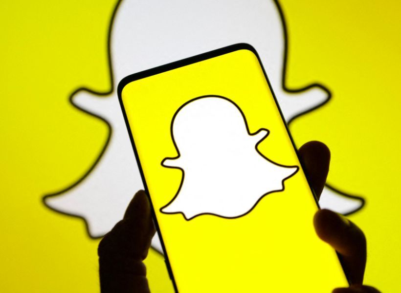 ChanPerco's tweet photo. Snapchat intègre un outil d'achat direct sur Amazon.

Les utilisateurs de Snapchat vont bientôt pouvoir acheter des produits sur Amazon en restant dans l’application du réseau social, a fait savoir mardi le géant américain du commerce en ligne https://t.co/opS4II2oLW