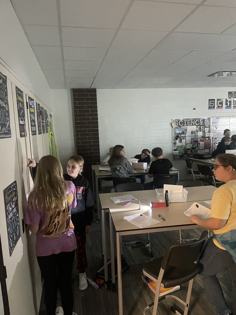 EastCentral_MS's tweet photo. Mrs. Lecher’s 6th grade Science class working on their light lab today. https://t.co/OjpHqMdU77