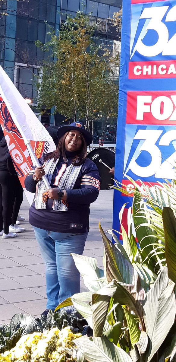 ChicagoRPFPC's tweet image. Congratulations to longtime RPFPC/NFLPA Chicago Chapter volunteer, Shameka Leach, on being selected by the Chicago Bears as their Fan of the Year and is their nominee for NFL fan of the year!! Thank you for all that you do for our organization! 

#RPFPC #NFLPAChicago #Bears