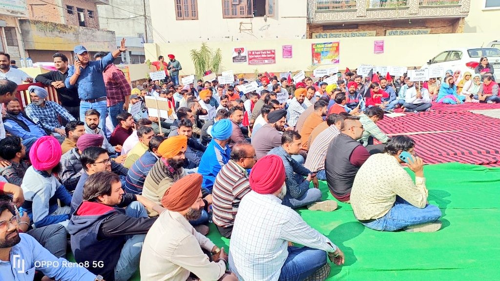 AirrbeaOfficial's tweet photo. @PGBOA staged a protest in front of the Punjab Gramin Bank head office, Kapurthala yesterday on 16-11-2023 for their legitimate demands. About 400 staff were present.
Demands are:-
▶️Despite the clear orders of the Government of India and NABARD, the PGB management is tampering with the Branch categorization and Man Power planning policy recommended by Nabard/GOI due to which there is a severe shortage of staff in the branches. As a result, adequate recruitment and promotion are not taking place.
▶️PGB management creating huge pressure for selling third party products ie Insurance due to Core Business of bank is hampering.
▶️ PGB management is Evaluating Staff performance monthly on the basis of third party products etc and transferring Staffs on these basis. It should be Stopped 
▶️PGB management is Deducting Staff own accumulated PLs for mandatory leave despite IBA clear Guidelines. Mandatory leave should be treated as Special leave.
▶️PGB management has not implemented Sabbatical leave policy despite Nabard Guidelines issued for all RRBs for implementation.
▶️Recruitment of Office attendants.
▶️Stop telephonic review meetings/Harrasment of branch managers on request of Casual leaves.
And many more as per charter of demand..
#Airrbea