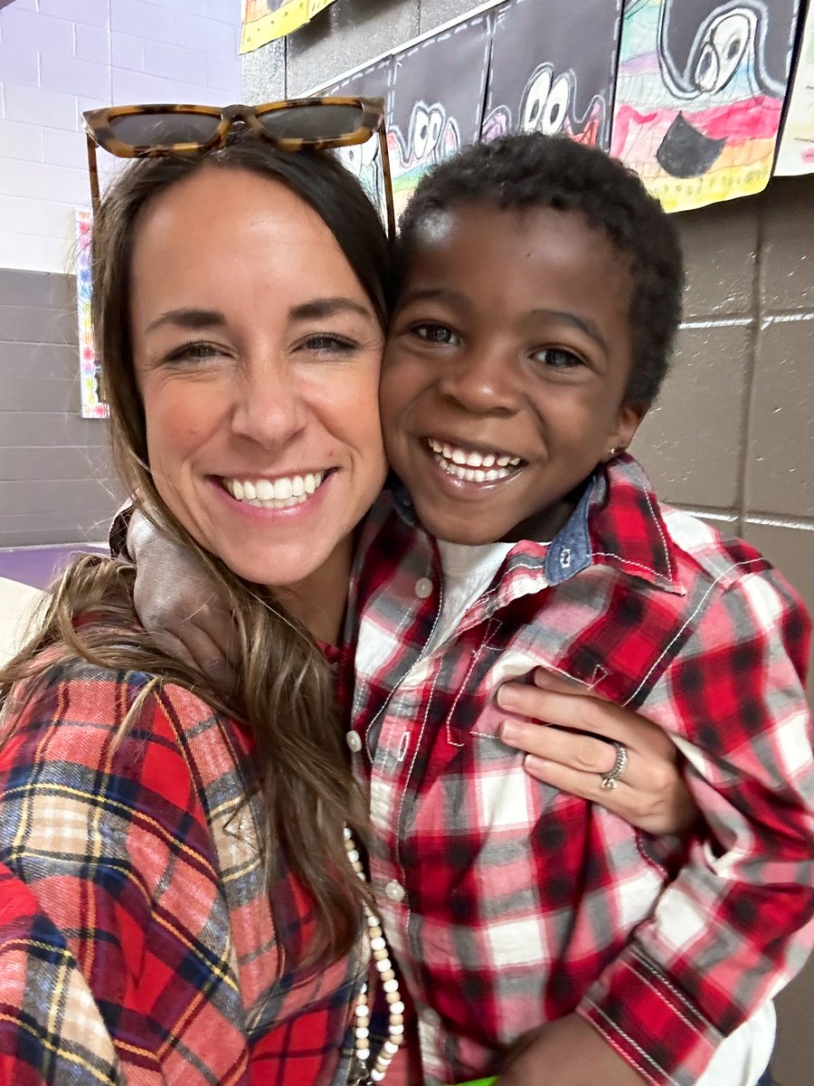 dishmanmcginnis's tweet photo. Camo and Plaid day turned into Twin Day for some! #bookfairweek https://t.co/6KqDNkVauX