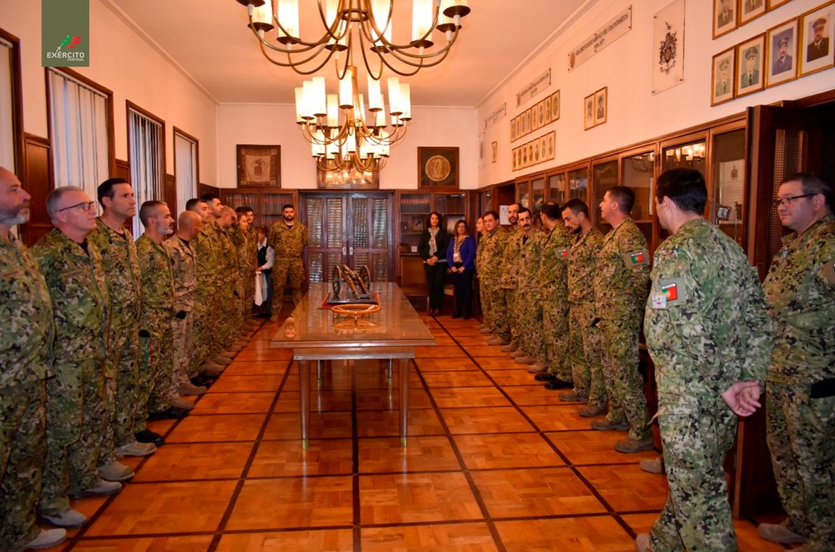 Exercito_pt's tweet photo. Coronel de Cavalaria Alves de Sousa é o novo Comandante do Regimento de Transportes.
🔗https://t.co/epT1j20VDr
Ao serviço dos Portugueses.
#ExércitoPortuguês #CmdLog #RTransp https://t.co/Bq0FlEw3HQ