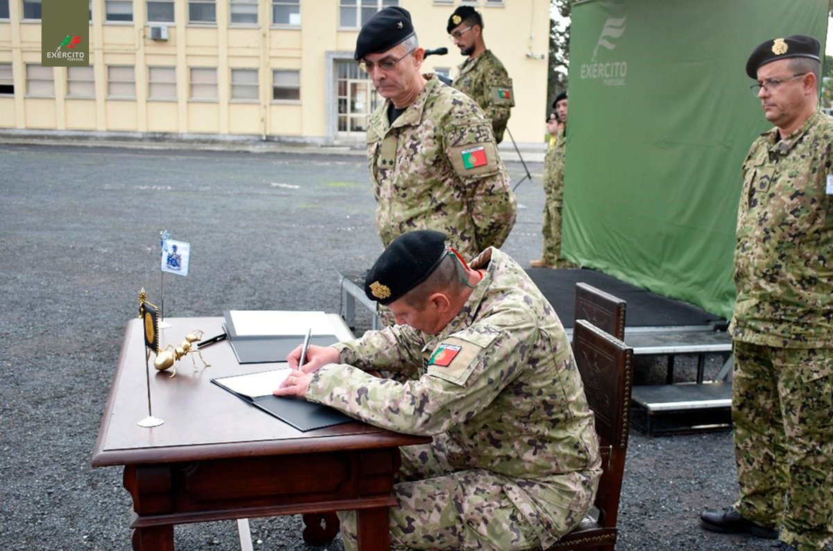Exercito_pt's tweet photo. Coronel de Cavalaria Alves de Sousa é o novo Comandante do Regimento de Transportes.
🔗https://t.co/epT1j20VDr
Ao serviço dos Portugueses.
#ExércitoPortuguês #CmdLog #RTransp https://t.co/Bq0FlEw3HQ
