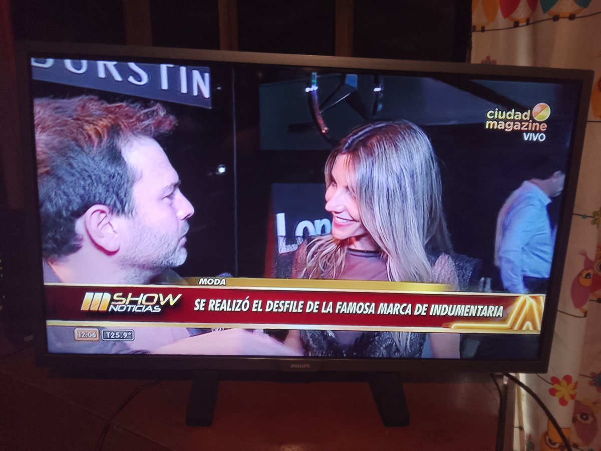 Leandro28190417's tweet photo. Moda: se realizó el desfile de la famosa marca de indumentaria. @GuillermoFelipe habló con @pampitaoficial, @LuduenaMBelen, Val y Kim, Daryna Butryk y Micaela Riera.
#MSHOW con @GabrielaSobrado por @ciudad_magazine. https://t.co/aSEAq9ZD9n