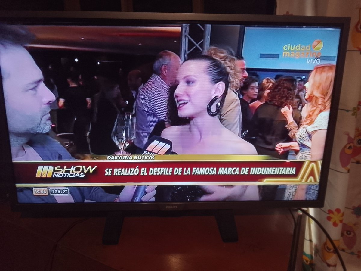 Leandro28190417's tweet photo. Moda: se realizó el desfile de la famosa marca de indumentaria. @GuillermoFelipe habló con @pampitaoficial, @LuduenaMBelen, Val y Kim, Daryna Butryk y Micaela Riera.
#MSHOW con @GabrielaSobrado por @ciudad_magazine. https://t.co/aSEAq9ZD9n