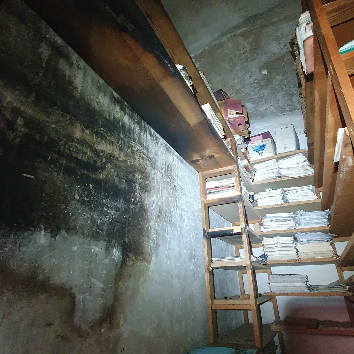CleanHomeCorse's tweet photo. Petite intervention de Décontamination après incendie dans une Cave, puis petit coup de neuf. https://t.co/VaazEpNqZh