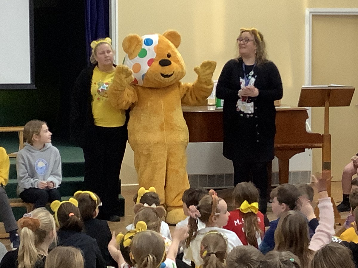 GreasbyJunior's tweet photo. We had the great excitement of welcoming Pudsey into assembly with us today, to say a great big ‘hello’ on our fundraising day! @ChildrenInNeed @OakTreesMAT @AsdaBromboro @AsdaArrowePark https://t.co/PMJ1SrWjub