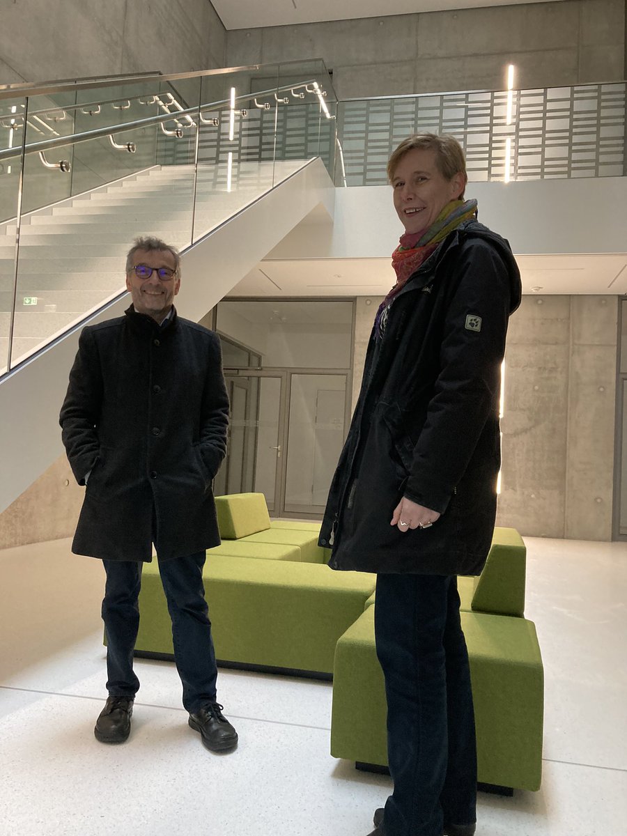 MDC_Berlin's tweet photo. Today, Walter Rosenthal @HRK_aktuell visited #mdcBerlin and #BerlinBioCube. Thanks for the insightful dialogue with our directors, keen interest in our research @CosciaLab & @CFcryo, and our startup CARTemis for cancer therapies led by Uta Höpken and Armin Rehm. @campusbuch https://t.co/m5mr1KK65d