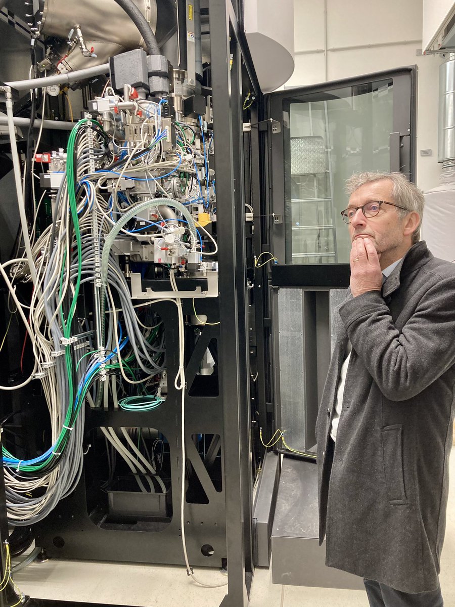 MDC_Berlin's tweet photo. Today, Walter Rosenthal @HRK_aktuell visited #mdcBerlin and #BerlinBioCube. Thanks for the insightful dialogue with our directors, keen interest in our research @CosciaLab & @CFcryo, and our startup CARTemis for cancer therapies led by Uta Höpken and Armin Rehm. @campusbuch https://t.co/m5mr1KK65d