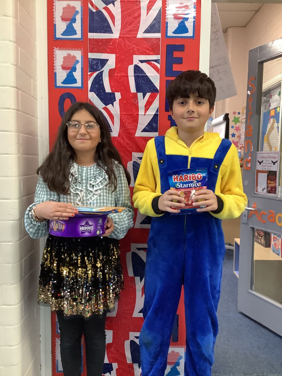 HMS Queen Elizabeth tweet media