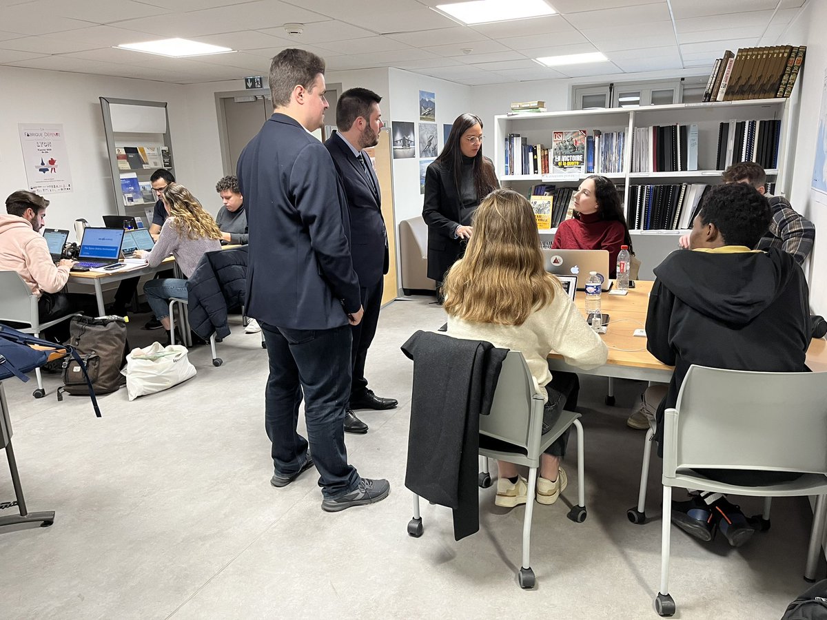 spaceexplore's tweet photo. Les équipes ont commencé leur Hackathon ici à l’@IESD_Lyon3 
Technique ou généraliste, quel challenge ont-ils choisi ?
#DefInSpace2023 
#espaceetexploration https://t.co/8bCGCQSkY5