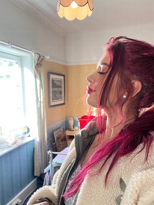 3 pic. My lil nose is so cute! ♥️ https://t.co/QMABZ7O2X2