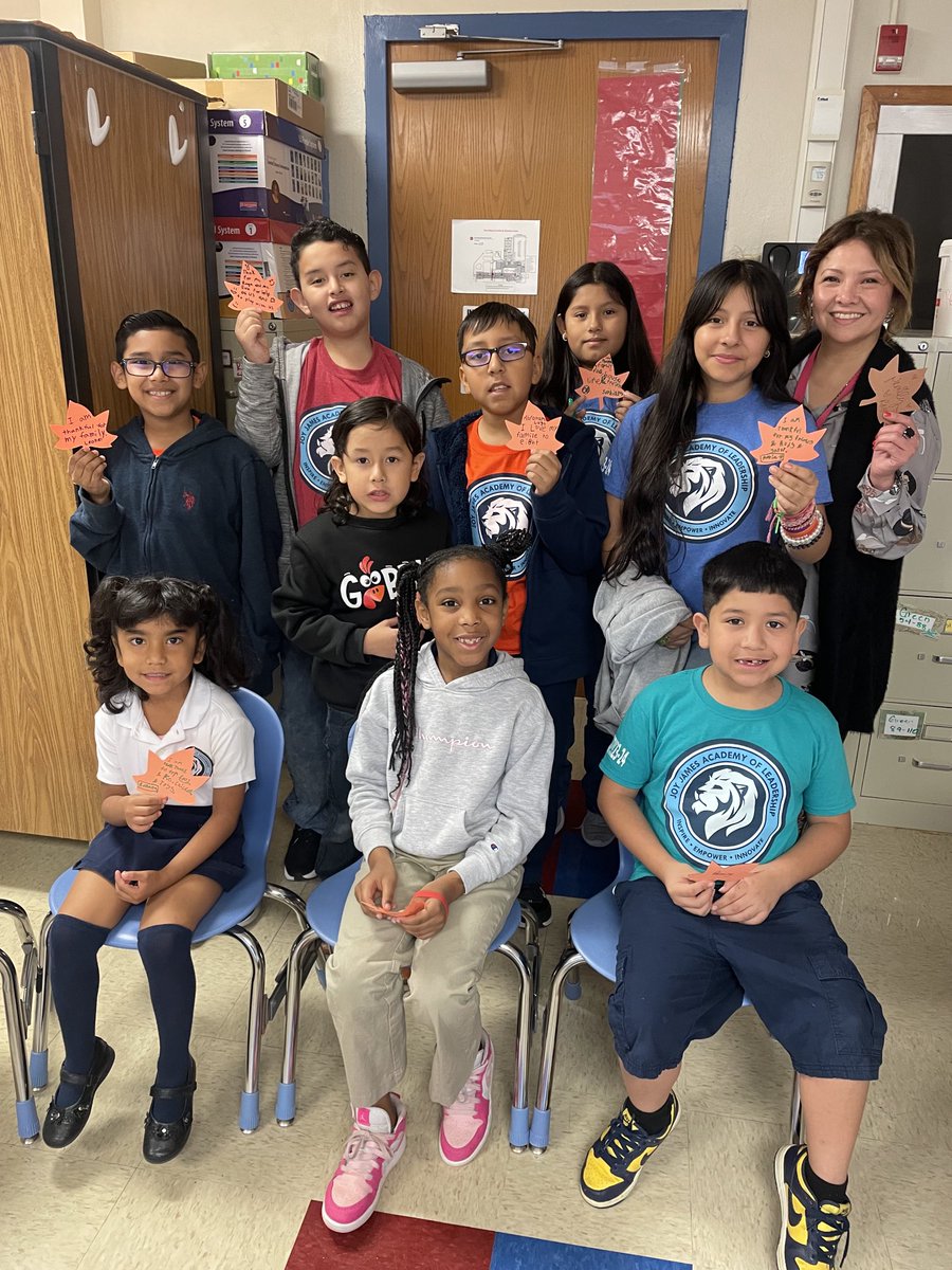 KellemsEva's tweet photo. 1st Pride Pack for 2023 -2024 was a lot of fun ! We got to meet some really cool cubs . So we are officially known as the “Extreme Lion Rumble Pride Pack “ #extremelionrumblepridepack 2023 https://t.co/x6VHlSCyUJ