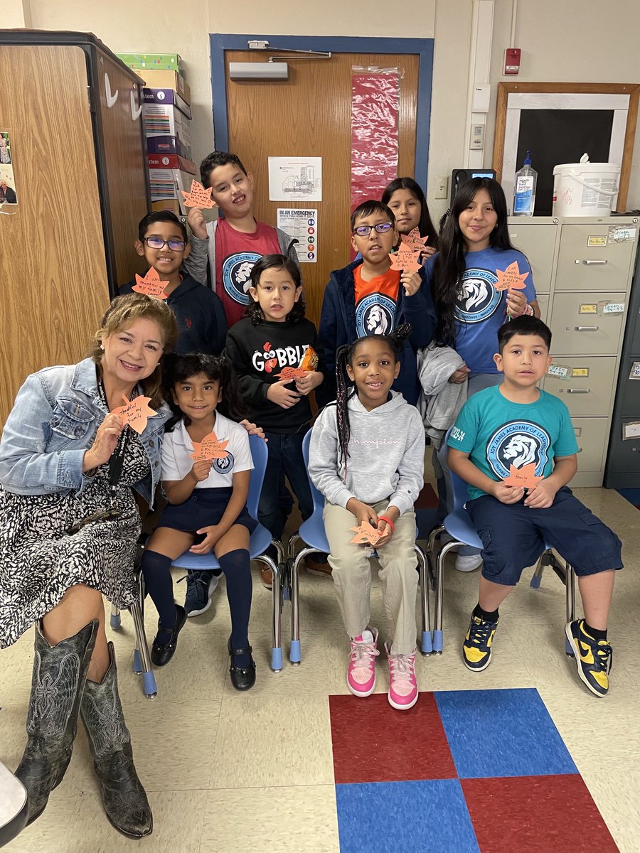 KellemsEva's tweet photo. 1st Pride Pack for 2023 -2024 was a lot of fun ! We got to meet some really cool cubs . So we are officially known as the “Extreme Lion Rumble Pride Pack “ #extremelionrumblepridepack 2023 https://t.co/x6VHlSCyUJ