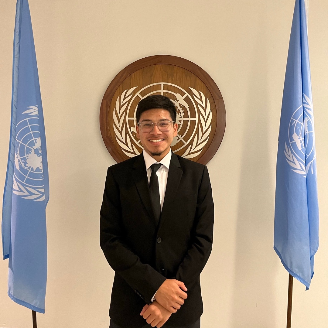 EastEndChamber's tweet photo. Meet Edward Lopez, a first-gen college student and eldest of five. With the scholarship he received, he's pursuing a Business major, dreams of real estate, and aims to uplift low-income families. #EastEndProud #EECOC #Scholarship #FirstGenStudent https://t.co/5iaNg5BC2V
