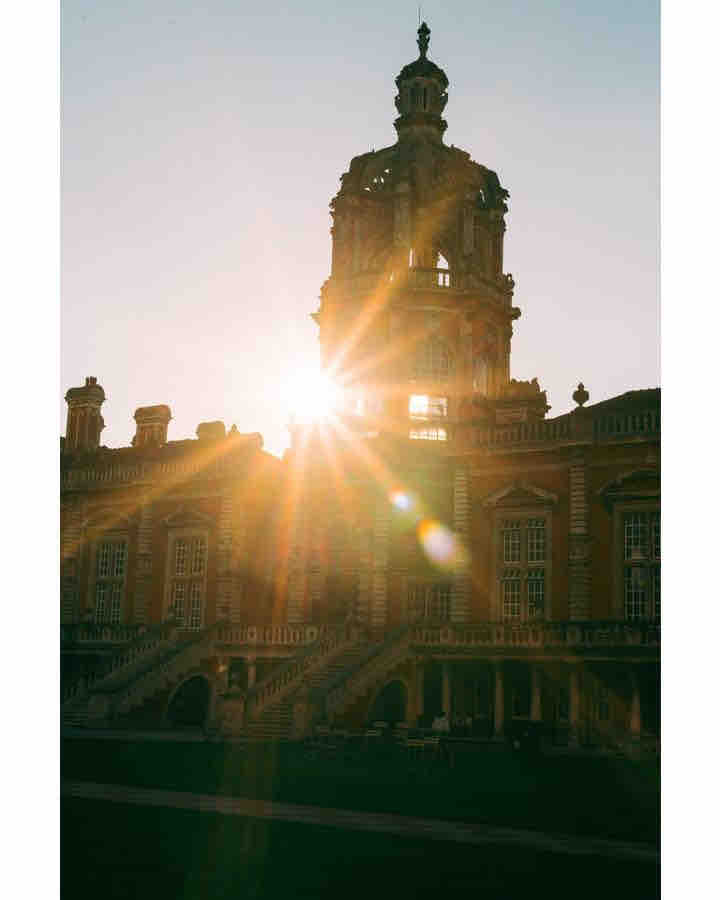 RoyalHolloway's tweet photo. Golden hour on campus 🌞 #FeatureFriday

📷 Alex Istudor https://t.co/vrncZsBhOF