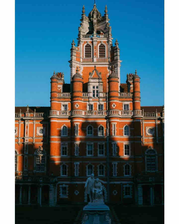 RoyalHolloway's tweet photo. Golden hour on campus 🌞 #FeatureFriday

📷 Alex Istudor https://t.co/vrncZsBhOF