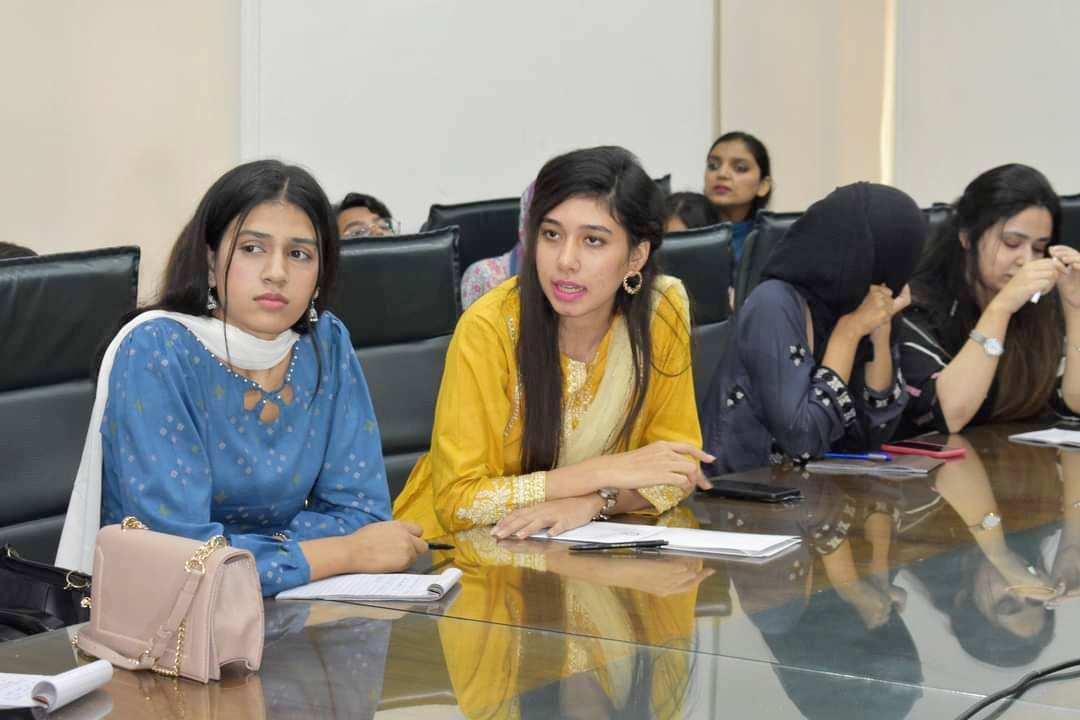shab_afridi's tweet photo. 45 aspiring young women journalists from different universities of Punjab visited ECP as part of their training. They were thoroughly briefed on ECP's mandate, initiatives, elections and media role and responsible reporting on election day. 

#ecp #roleofmedia, #elctions https://t.co/SRQHO5aiLu