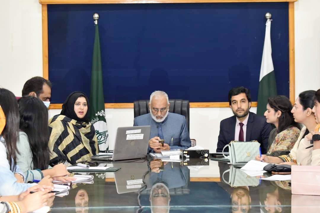 shab_afridi's tweet photo. 45 aspiring young women journalists from different universities of Punjab visited ECP as part of their training. They were thoroughly briefed on ECP's mandate, initiatives, elections and media role and responsible reporting on election day. 

#ecp #roleofmedia, #elctions https://t.co/SRQHO5aiLu