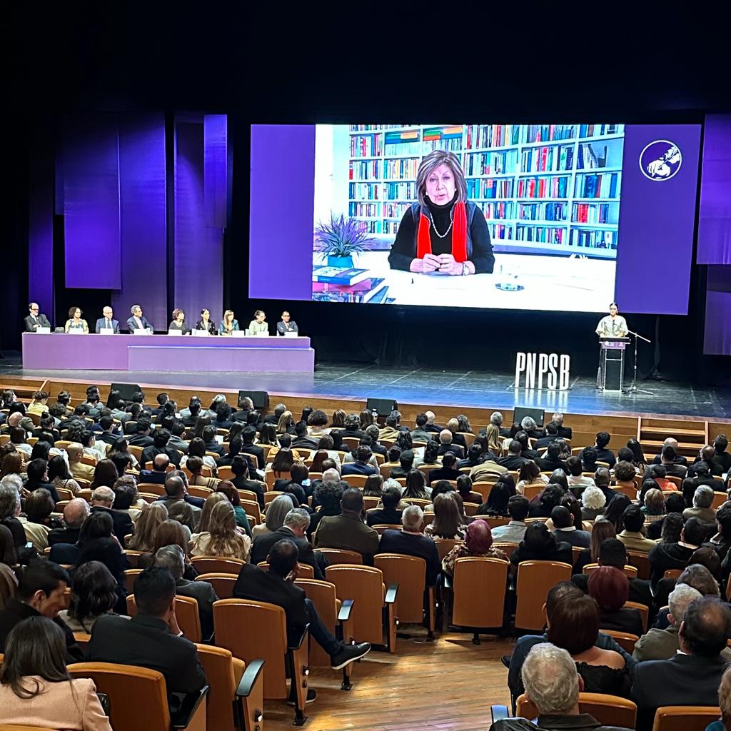 La calidad javeriana trasciende fronteras 💛💙
20 javerianos: 16 egresados, 3 profesores y un estudiante obtuvieron el Premio Nacional de Periodismo Simón Bolívar en varias categorías. ¡Felicitaciones! #OrgulloJaveriano

Encuentra aquí la lista completa 👇 javeriana.edu.co/-/noticia-20-j…