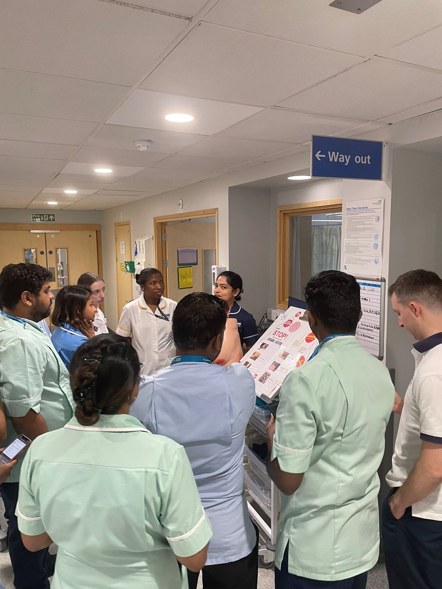 Fabulous teaching session on F11 this afternoon ✋🏼🍎🩹 lots of interactive learning and focus on patient safety! @WythenshaweHosp #StopThePressure #EveryContactCounts