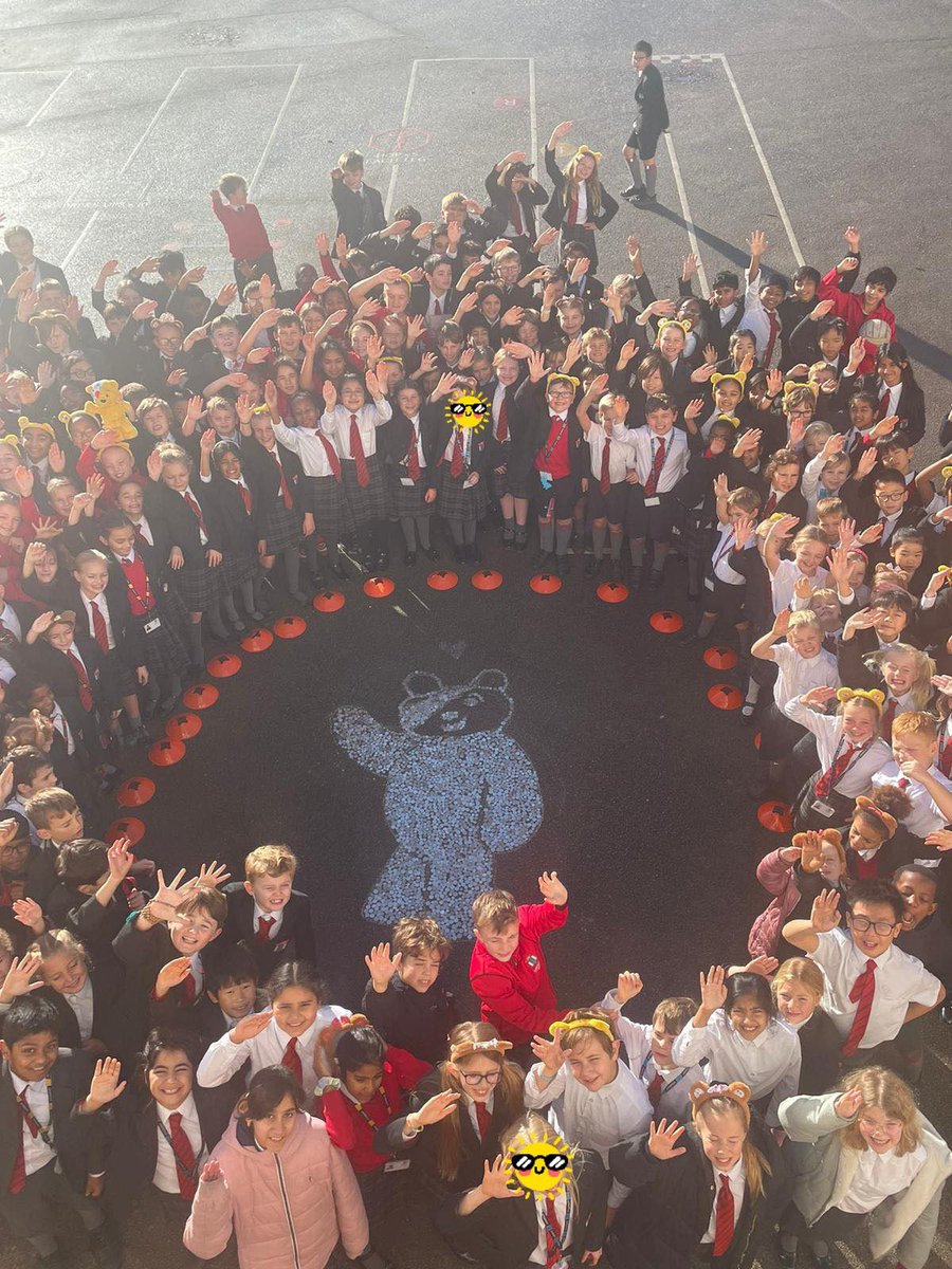 HymersJunior's tweet photo. Children in the Junior school today made their very own Pudsey out of silver coins to raise money for Children In Need #BBCCiN https://t.co/RBcD5GoVfZ
