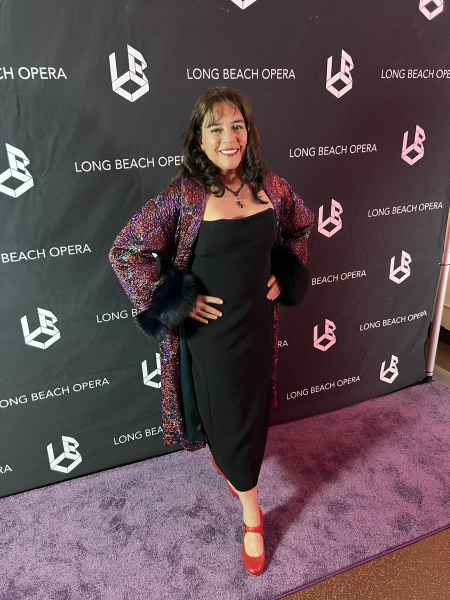 JulieCarmen3's tweet photo. Wore my #reginedandridge coat from #frightnightparttwo designed by #josephporro to #LongBeachOpera #LBOgala1979 https://t.co/duyH2ghZL4 https://t.co/8B23SUwYlK
