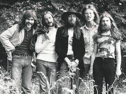 mattstev22's tweet image. &quot; As The House Lights Go Down In Another English Town, Let&apos;s Hear It For The Cowboy In The Rain &quot;..
Sharing a birthday 17 Nov with Gene Clark is Rod Clements of Lindisfarne. Gene &amp;amp; the group toured UK in 1985.Years later Rod would pen this ode to Gene.youtube.com/watch?v=io2NGq….