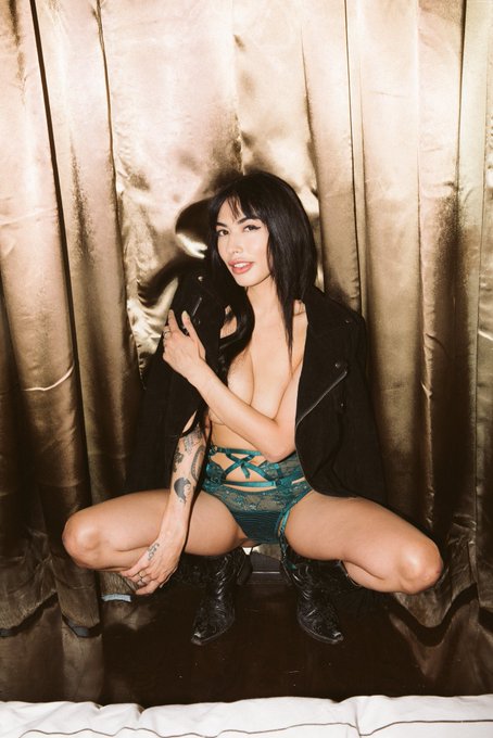 I&rsquo;ll be booking in NYC and Hudson Valley starting November 21st, ok?   💌 softeyesandties@protonmail.ch  (If